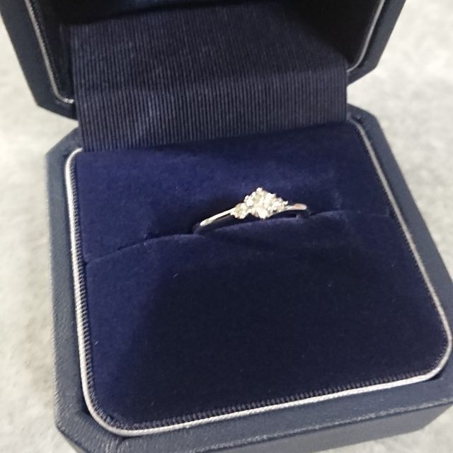 【銀座ダイヤモンドシライシの口コミ】 最初は違うのを見ていましたが、別のもオススメだという事で用意していた…