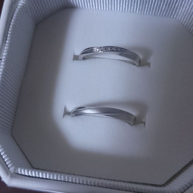 【4℃ BRIDAL(ヨンドシーブライダル)の口コミ】 毎日つけるものなので、付け心地の良さとフィット感、そして婚約指輪との…