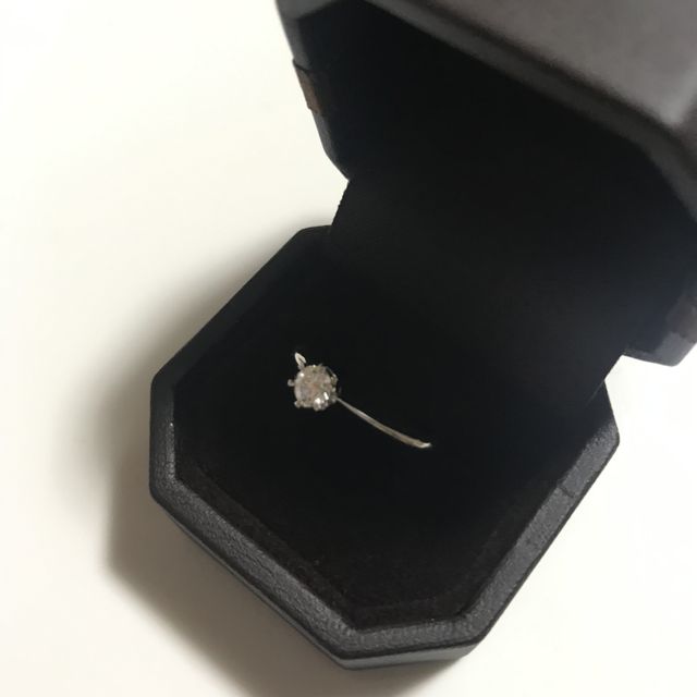 【アイプリモ(I-PRIMO)の口コミ】 プロポーズ された時にいただきました。その後2人で来店しました。デザイ…