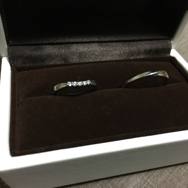 【アイプリモ(I-PRIMO)の口コミ】 まっすぐではないラインで、大きくなくていいから適度にダイヤが付いたデ…