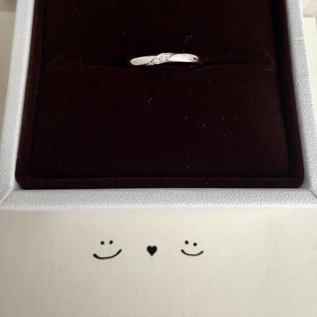 【アイプリモ(I-PRIMO)の口コミ】 実際に数々の指輪を試着した中で、シンプル過ぎず、デザインが可愛い、普…