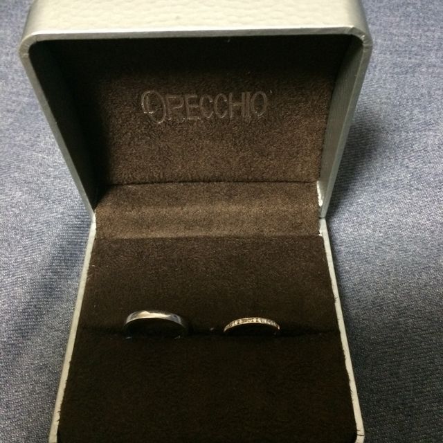 【ORECCHIO(オレッキオ)の口コミ】 丸いダイヤとエメラルドカットのダイヤが並んで入っているのが、珍しいデ…