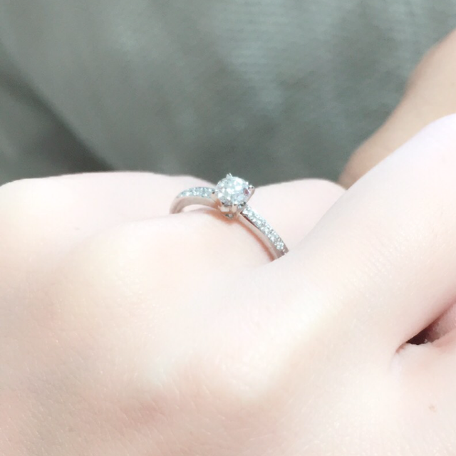 【エクセルコダイヤモンド(EXELCO DIAMOND)の口コミ】 ダイヤモンドの品質が信頼できるブランドであった事。指輪の種類が多く、…