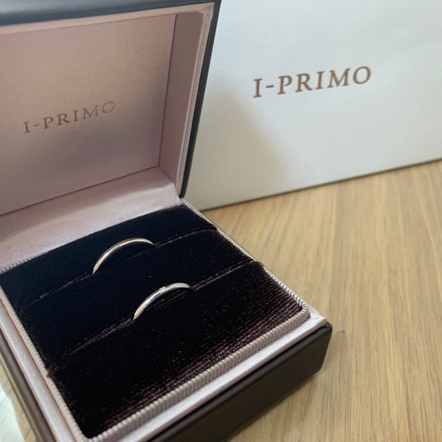 【アイプリモ(I-PRIMO)の口コミ】 細身でシンプルなものを探していました。シンプルですが、内側がピンクゴ…