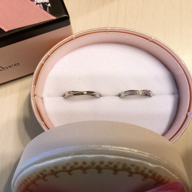 【insembre(インセンブレ)の口コミ】 色々な指輪のサイトを見てまず、デザインを決めて、探していました。たく…