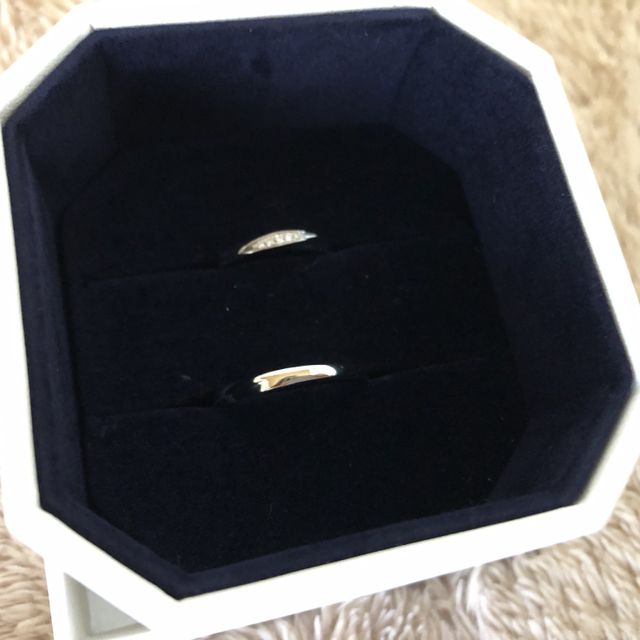 【4℃ BRIDAL(ヨンドシーブライダル)の口コミ】 予算内の値段でステキなデザインがあったこと、お互いの好みに沿ったもの…