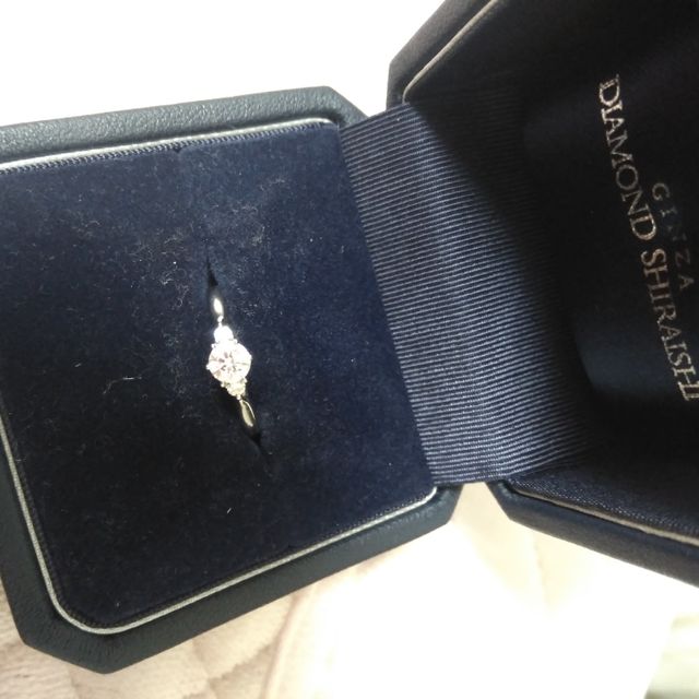 【銀座ダイヤモンドシライシの口コミ】 大道の婚約指輪らしいものがよいと思っていましたが、多くの種類があり、…