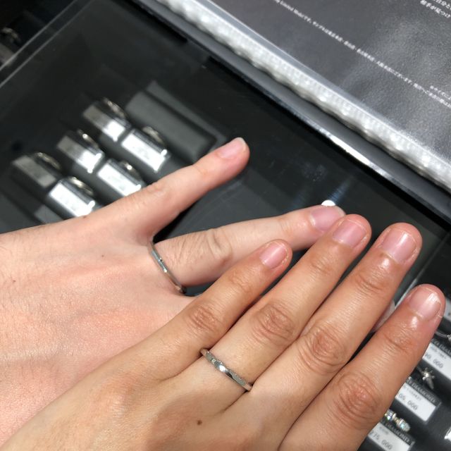 【エクセルコダイヤモンド(EXELCO DIAMOND)の口コミ】 他にはないデザインが気に入ったので。
職業柄あまり華美なデザインはでき…