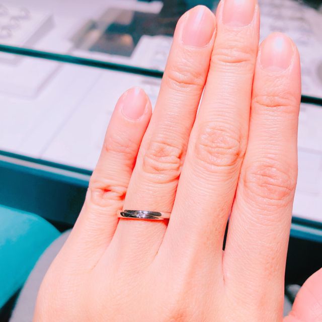 【銀座ダイヤモンドシライシの口コミ】 指輪の着け心地がよかったのと、いろいろ試着させていただきデザインが気…