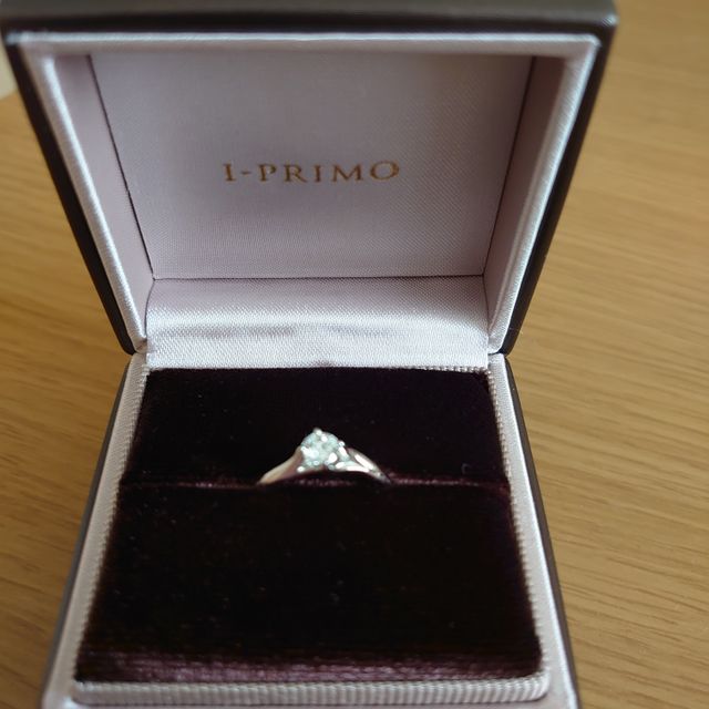 【アイプリモ(I-PRIMO)の口コミ】 オーソドックスな形ですが、歳をとってもつけれそうだった点と、ダイヤが…