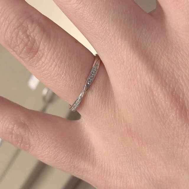 【infinitylove(インフィニティラヴ)の口コミ】 細身で耐久性がしっかりとあるリングを探していました。このリングは幅も…