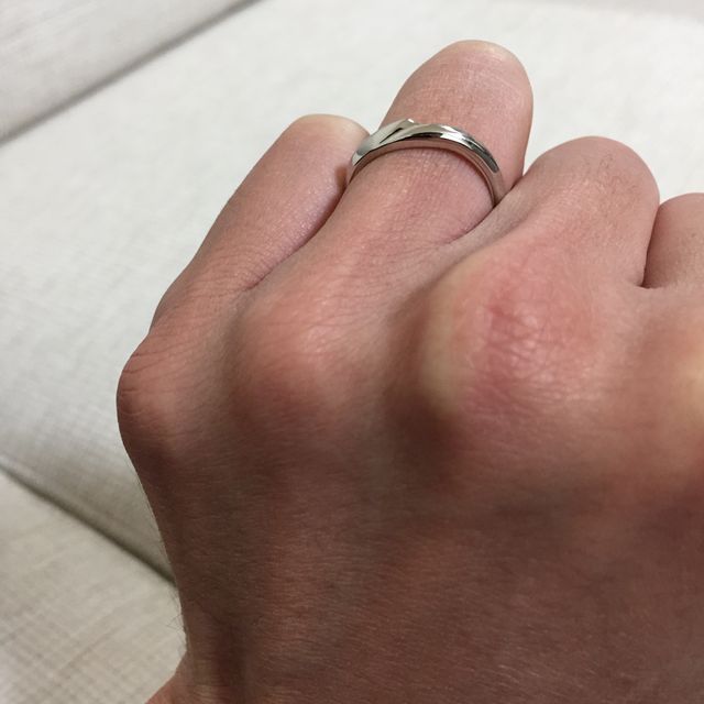 【銀座ダイヤモンドシライシの口コミ】 シンプルだが、デザイン性があり、今も歳をとってもカッコ良く付けれると…