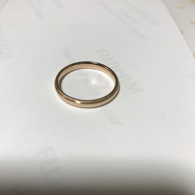 【JEWELRY STUDIO Advance(ジュエリースタジオアドバンス)の口コミ】 両サイドにミル打ちが施されており、シンプルなデザインで職場で着用して…