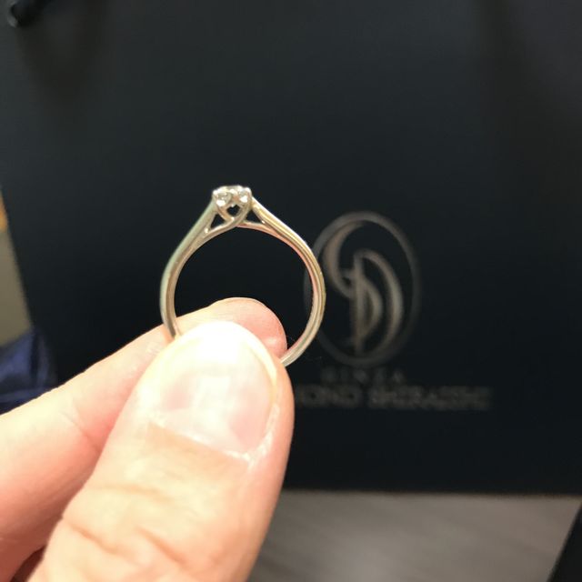 【銀座ダイヤモンドシライシの口コミ】 彼と2人で来店しました。
担当さんが「予算、デザイン、原石の大きさ、指…