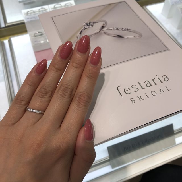 【festaria bijou SOPHIA(フェスタリア ビジュソフィア)の口コミ】 指通りがよく、サイドの指に当たらないので、つけ心地抜群でした。5石のダ…