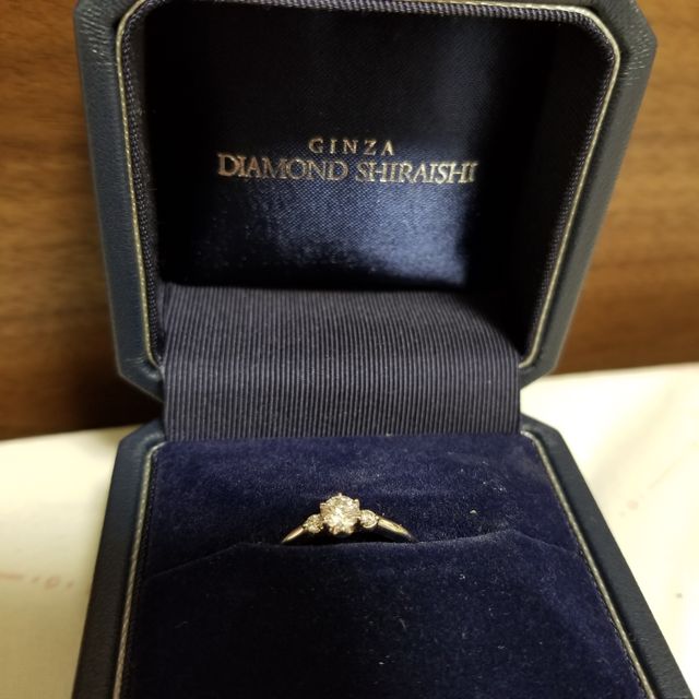【銀座ダイヤモンドシライシの口コミ】 普段も使いたいと考えて決めました。結局ダイヤ自体が大きすぎたり派手す…