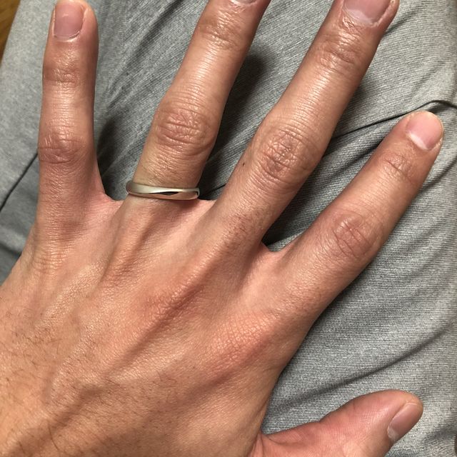 【アイプリモ(I-PRIMO)の口コミ】 一部マット加工で捻れているようなさり気ないデザインが、よく見かける普…