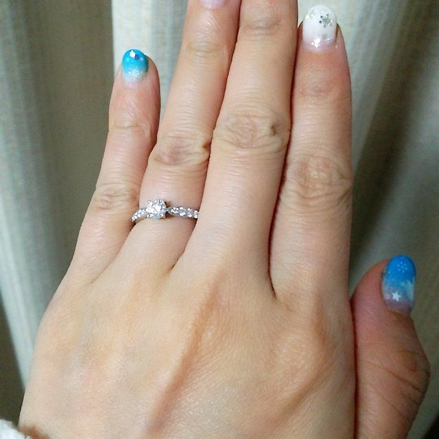 【ティファニー(Tiffany & Co.)の口コミ】 婚約指輪としていかにもな立て爪の大粒ダイヤが、ぱっと目を引くところが…