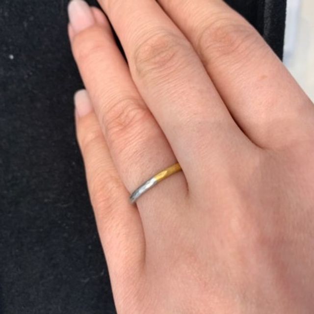 【MALCOLM BETTS(マルコムベッツ)の口コミ】 長年着けているうちに光沢が出てくる点やシンプルで飽きのこないデザイン…