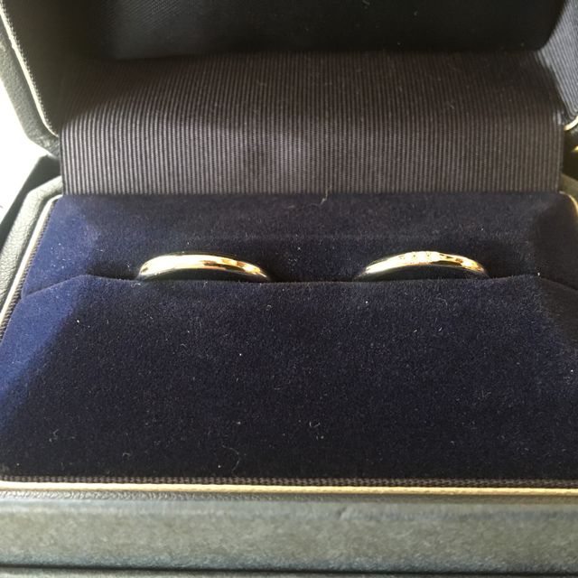 【銀座ダイヤモンドシライシの口コミ】 お店ではたくさんの指輪を見せていただき、試着させていただきました。エ…