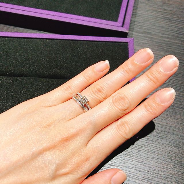 【DIYARTH(ディヤース)の口コミ】 他ブランドの婚約指輪に重ね付けしたかったので、V型のハーフエタニティを…