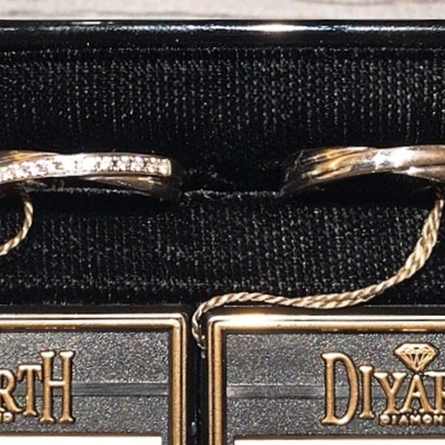 【DIYARTH(ディヤース)の口コミ】 他ブランドの婚約指輪に重ね付けしたかったので、V型のハーフエタニティを…
