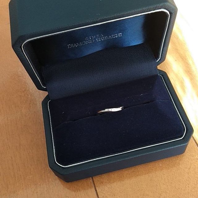 【銀座ダイヤモンドシライシの口コミ】 カーブが比較的ゆるやかで、S字にもV字にも角度を変えると見られるデザイ…