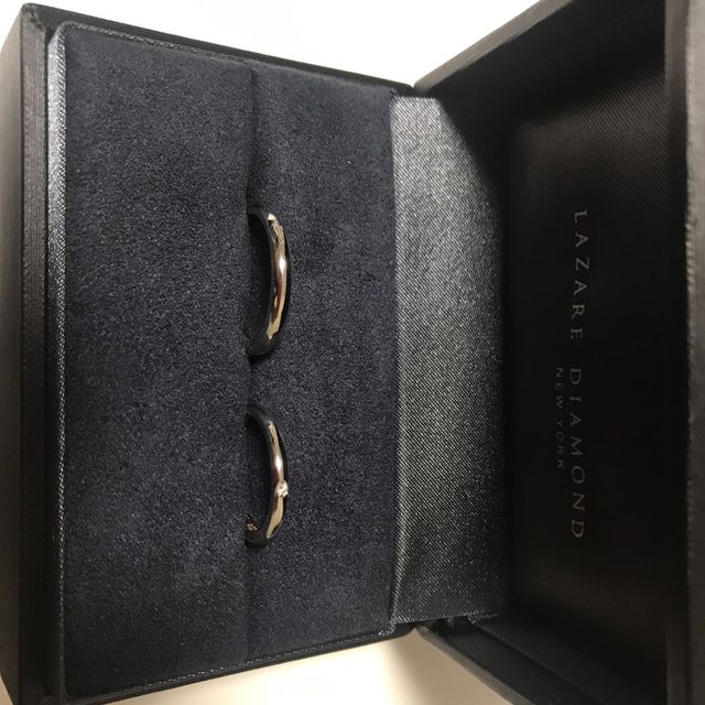 【ラザール ダイヤモンド(LAZARE DIAMOND)の口コミ】 手に馴染む細めのデザインにしました。
せっかくのダイヤモンドのブランド…
