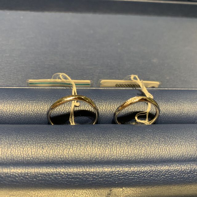 【銀座ダイヤモンドシライシの口コミ】 デザインはウェーブで、ペア感のあるものを希望していました。決め手とな…