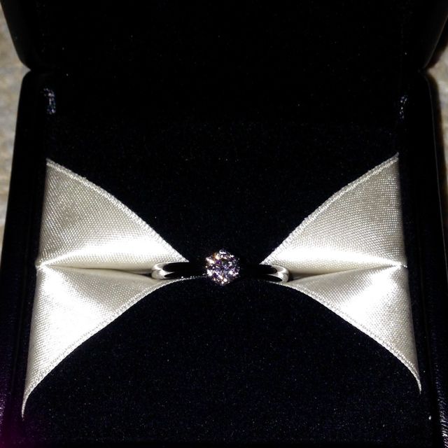 【エクセルコダイヤモンド(EXELCO DIAMOND)の口コミ】 立て爪のデザインを探していました。おすすめして下さったダイヤを見てと…