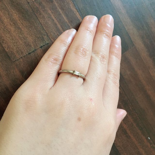 【mina.jewelry(ミナジュエリー)の口コミ】 いわゆる「婚約指輪です」というタイプではなく、アンティークのような普…