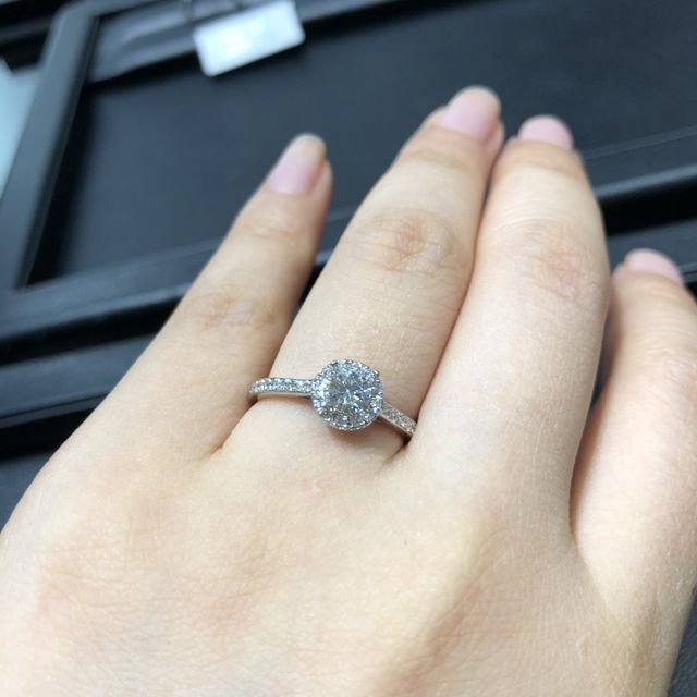 【エクセルコダイヤモンド(EXELCO DIAMOND)の口コミ】 ヨーロッパのブランドなので、似たデザインでも日本ブランドよりも装飾が…