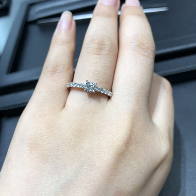 【エクセルコダイヤモンド(EXELCO DIAMOND)の口コミ】 ヨーロッパのブランドなので、似たデザインでも日本ブランドよりも装飾が…