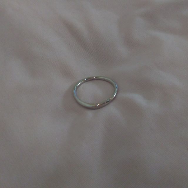 【canal4℃(カナルヨンドシー)の口コミ】 この指輪の決め手は、非常にシンプルで飽きの来ないデザインである点です…