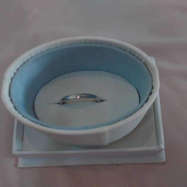 【canal4℃(カナルヨンドシー)の口コミ】 この指輪の決め手は、非常にシンプルで飽きの来ないデザインである点です…