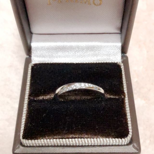 【アイプリモ(I-PRIMO)の口コミ】 斜めにダイヤがはいってるから、どの角度から見てもダイヤがみえて綺麗だ…