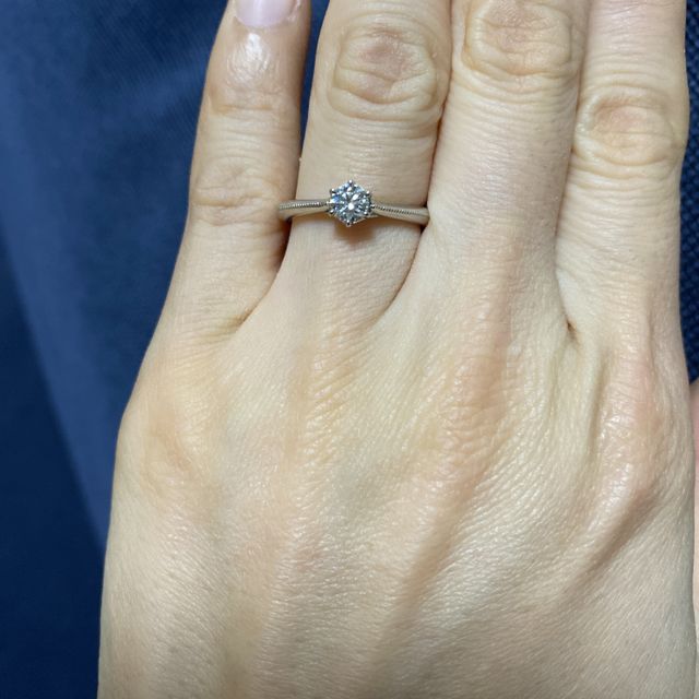 【ラザール ダイヤモンド(LAZARE DIAMOND)の口コミ】 シンプルで普段使いができるもので肌馴染みがいいものを考えて選びました…