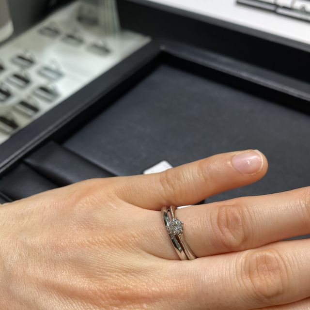 【ラザール ダイヤモンド(LAZARE DIAMOND)の口コミ】 シンプルで普段使いができるもので肌馴染みがいいものを考えて選びました…