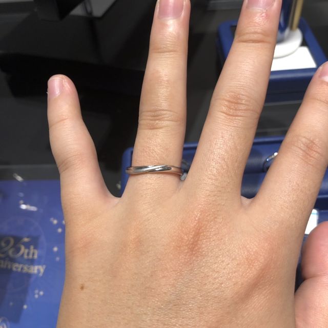 【銀座ダイヤモンドシライシの口コミ】 ウェディングプランナーさんにおすすめされて、初めて結婚指輪を見に行き…