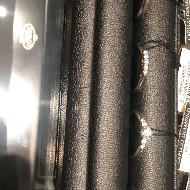 【エクセルコダイヤモンド(EXELCO DIAMOND)の口コミ】 ダイヤモンドの輝きが他とは違ってとても綺麗なこと、自分たちの気にいる…
