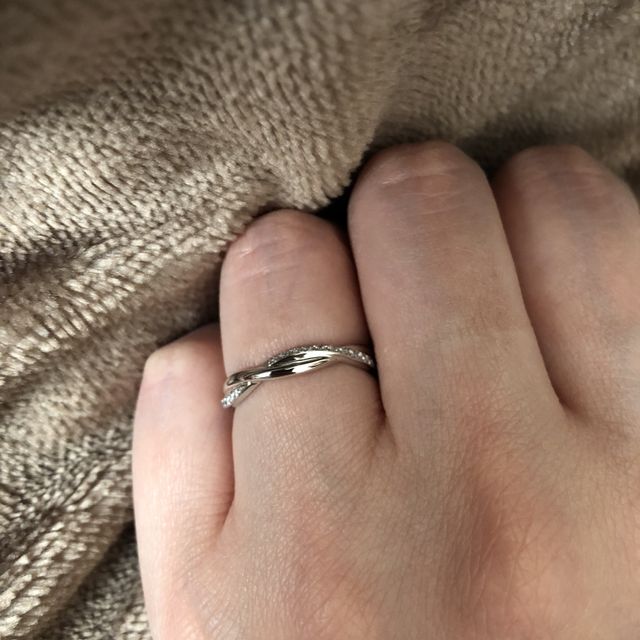 【ラザール ダイヤモンド(LAZARE DIAMOND)の口コミ】 私たちが選んだスイートアイヴィは他には無いデザインで品があり、他と比…