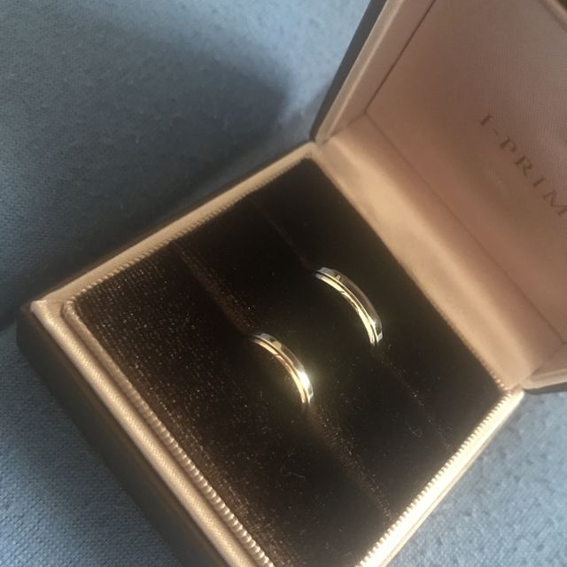 【アイプリモ(I-PRIMO)の口コミ】 二層になっている結婚指輪を探していました。付けたところやっぱり可愛か…