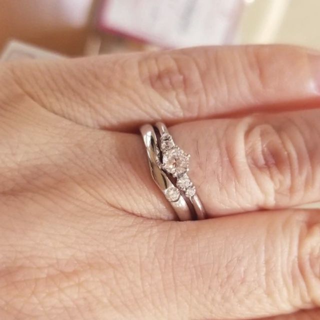 【TRECENTI(トレセンテ)の口コミ】 エンゲージリングは可愛らしい感じの装飾でダイヤモンドの存在感がありま…