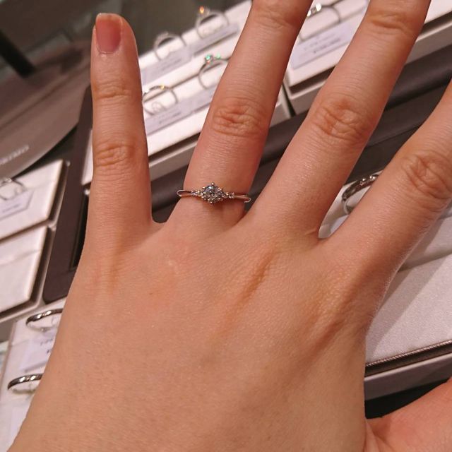 【アイプリモ(I-PRIMO)の口コミ】 ダイヤが大きいけどそこまでギラギラ主張するわけでもなくかわいかったで…