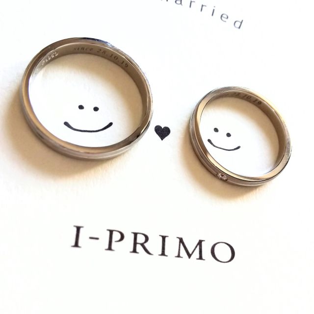 【アイプリモ(I-PRIMO)の口コミ】 ツヤ消しのデザインが入ったリングに女性用にはダイヤが一粒。二人とも普…