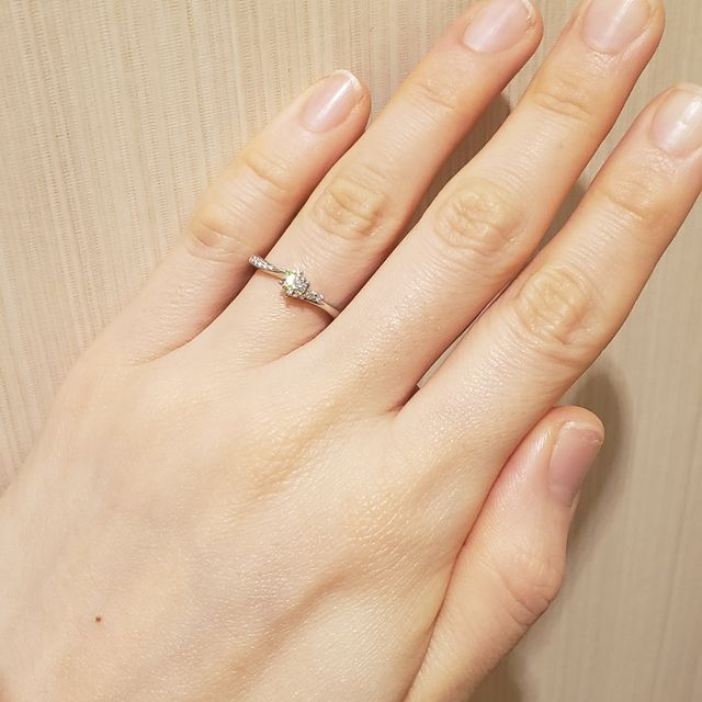 【アイプリモ(I-PRIMO)の口コミ】 ぱっと見て一目惚れでした！華奢で可愛らしいアシンメトリーなデザインと…