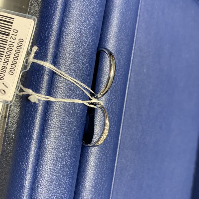 【銀座ダイヤモンドシライシの口コミ】 デザインがとても可愛くて華やかです。指輪は細いタイプなので付けた時の…