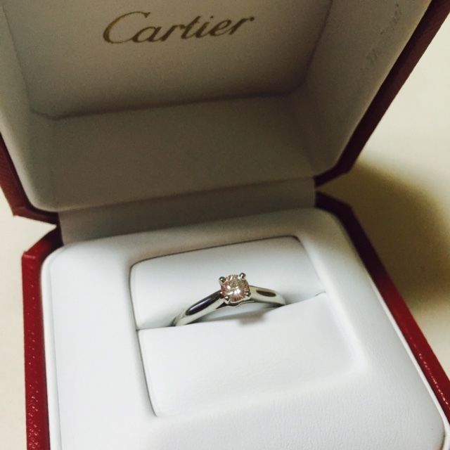 【カルティエ(Cartier)の口コミ】 シンプルで使いやすいデザイン。
且つ美しいダイヤモンドのカッティング、…