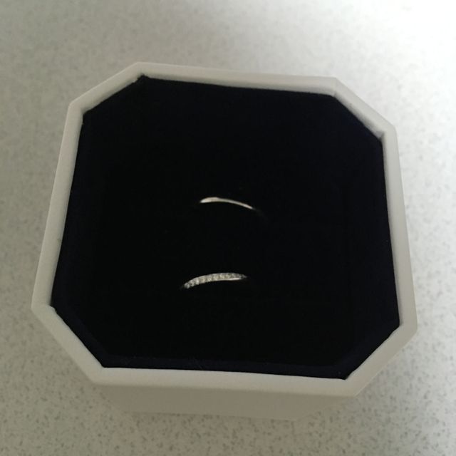 【4℃ BRIDAL(ヨンドシーブライダル)の口コミ】 普通の真っ直ぐな指輪は嫌だなーと思っていて、店舗のスタッフの方に伝え…