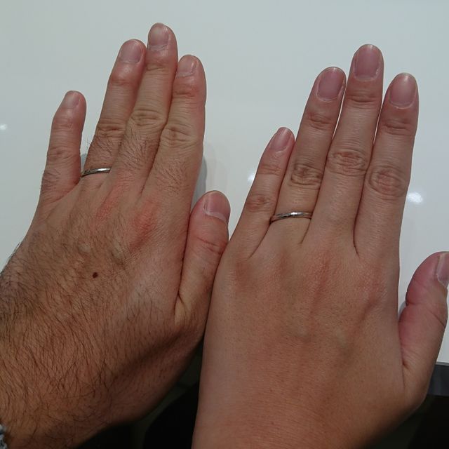 【4℃ BRIDAL(ヨンドシーブライダル)の口コミ】 シンプルな指輪を探していましたところ、いくつか見せてもらって決めまし…